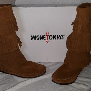 Minnetonka  fringe boot